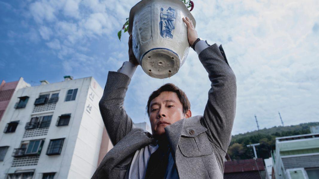 “La única opción”: Park Chan-wook regresa con un thriller feroz que satiriza la crisis contemporánea