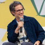 Gael García Bernal y el juego infinito de la voz: una inmersión en sus proyectos sonoros presentados en la FIL Guadalajara.