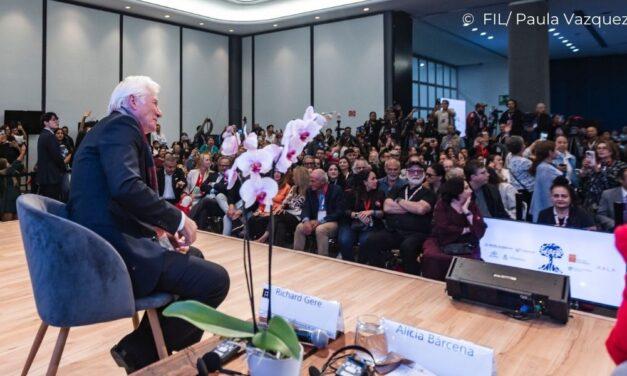 Llega la venta nocturna de la FIL: libros, ofertas y maratón lector