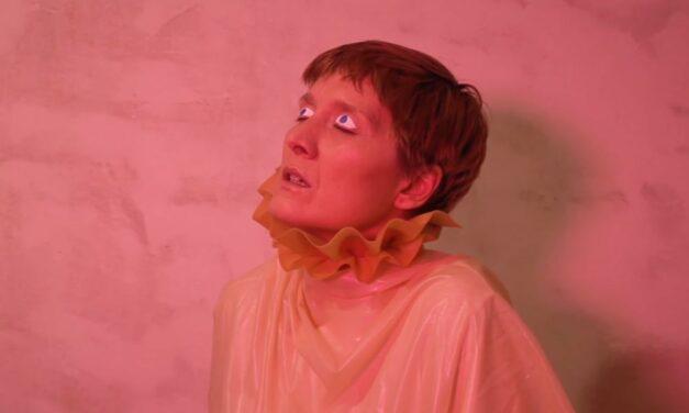 Cate Le Bon y St. Vincent inauguran 2026 con una nueva colaboración