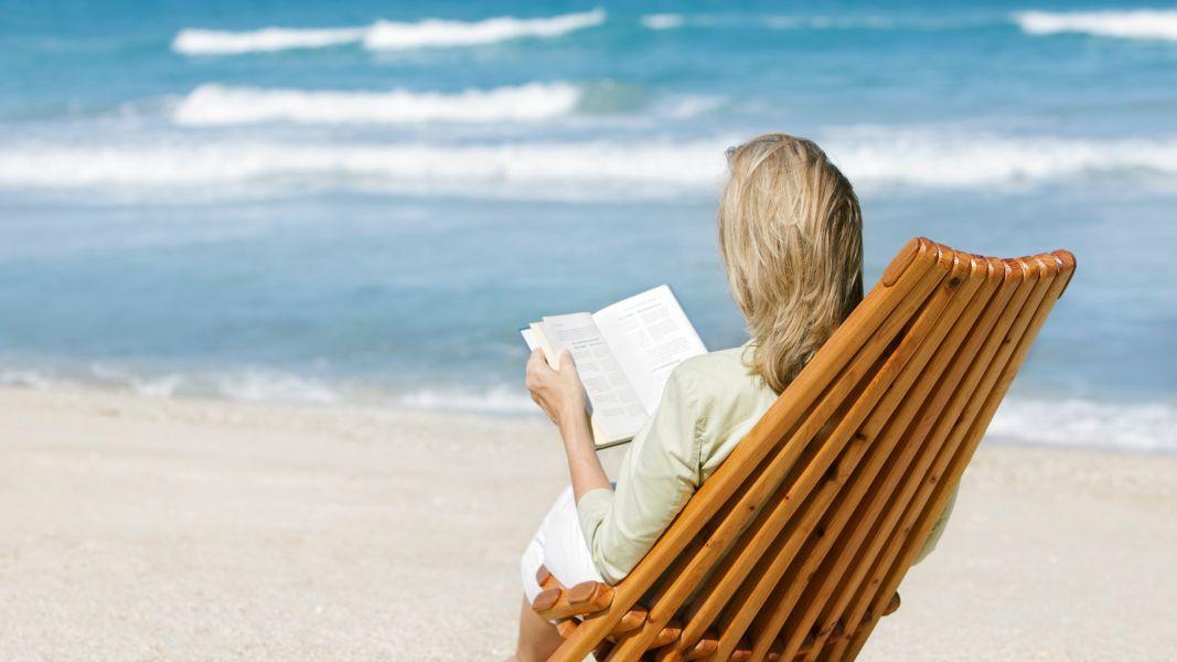 Cinco novelas para viajar a la playa en pleno invierno